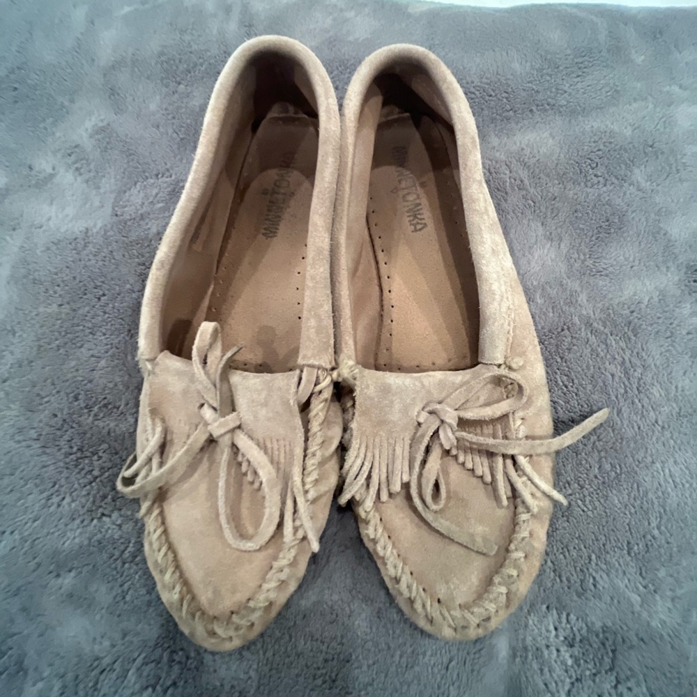 Minnetonka Mocassins Tan 8.5 Womens